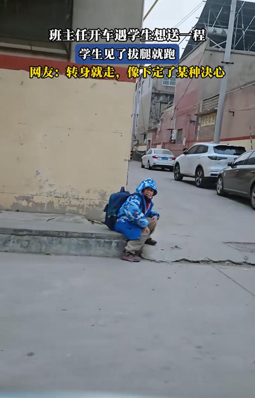 笑死了！河南，一位班主任开车下班路上，突然看到路边的孩子很眼熟，仔细一看这不是班