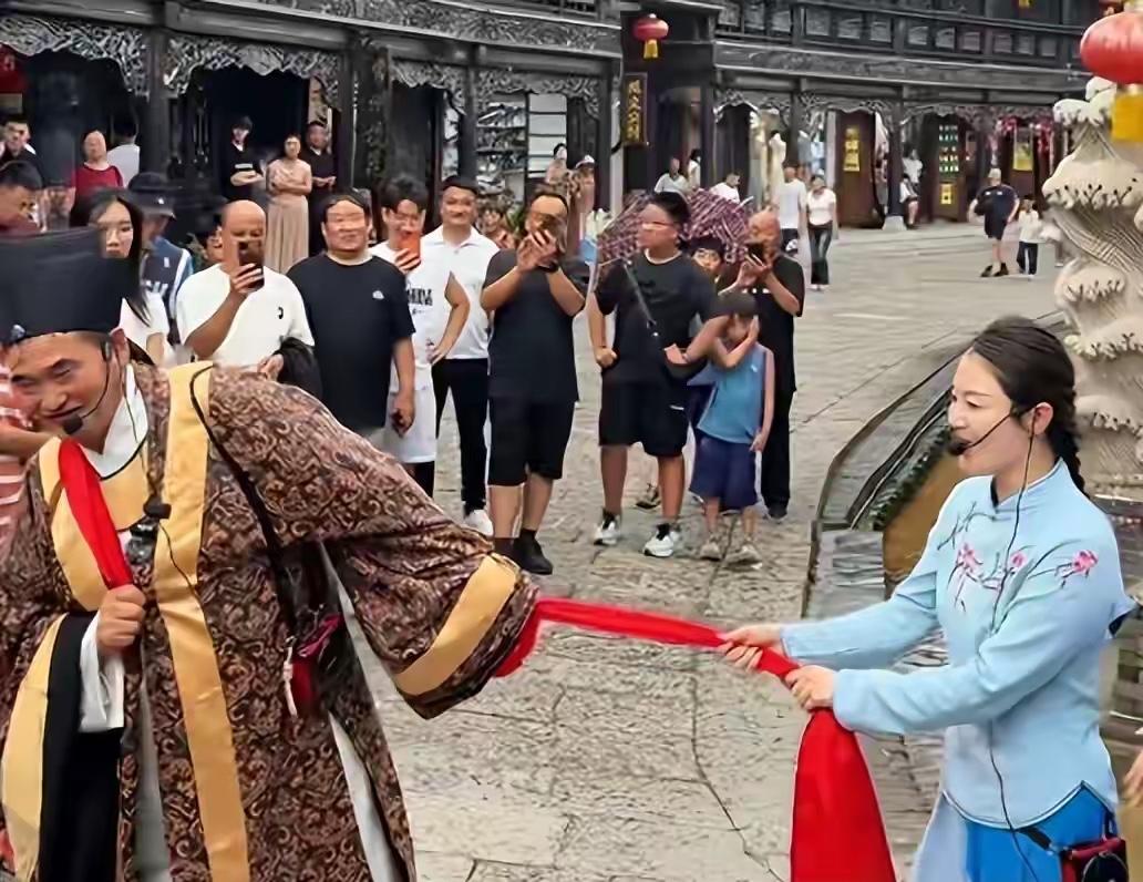 朱之文突迎全网骂潮，是因为他踩中了，中国观众最讨厌的3个雷区近期大衣哥朱之文