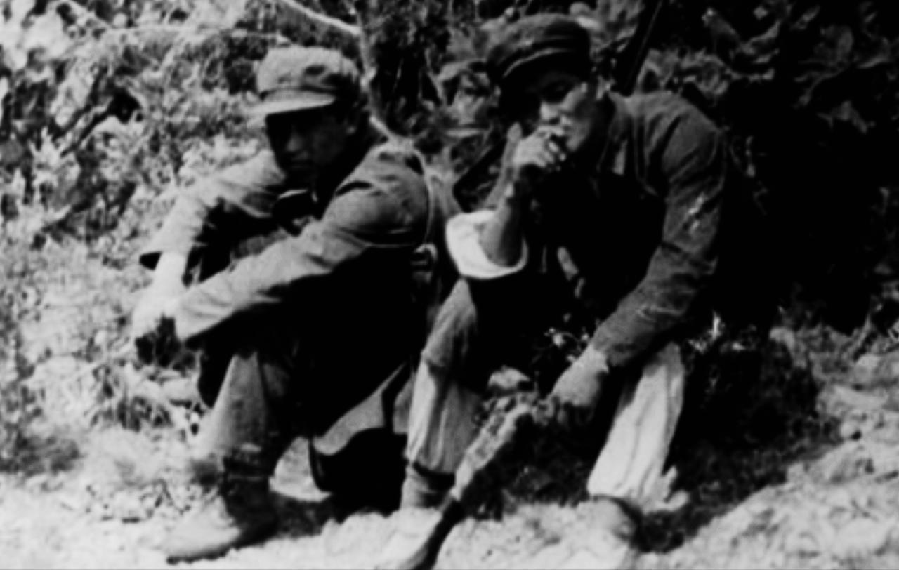 1951年，解放军24名精英战士奉命深入大瑶山搜捕巨匪甘兢生，但苦苦搜寻多天，