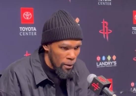 老对手的绝对肯定！杜兰特谈詹姆斯：“勒布朗是伟大的球员。”“我们互相尊重