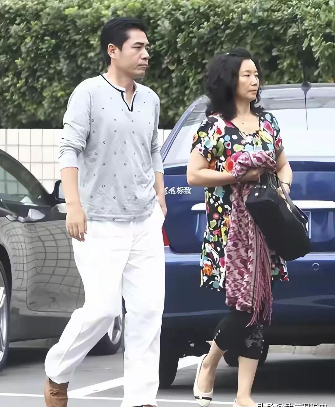 都说娱乐圈是个大染缸，但陈宝国和赵奎娥，愣是把它活成了一汪清水。两个人，从中戏