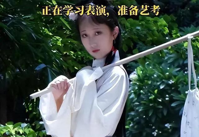 17岁少女白陌因神似陈晓旭而受到关注，网友热议其为“陈晓旭转世”，也有网友对她的