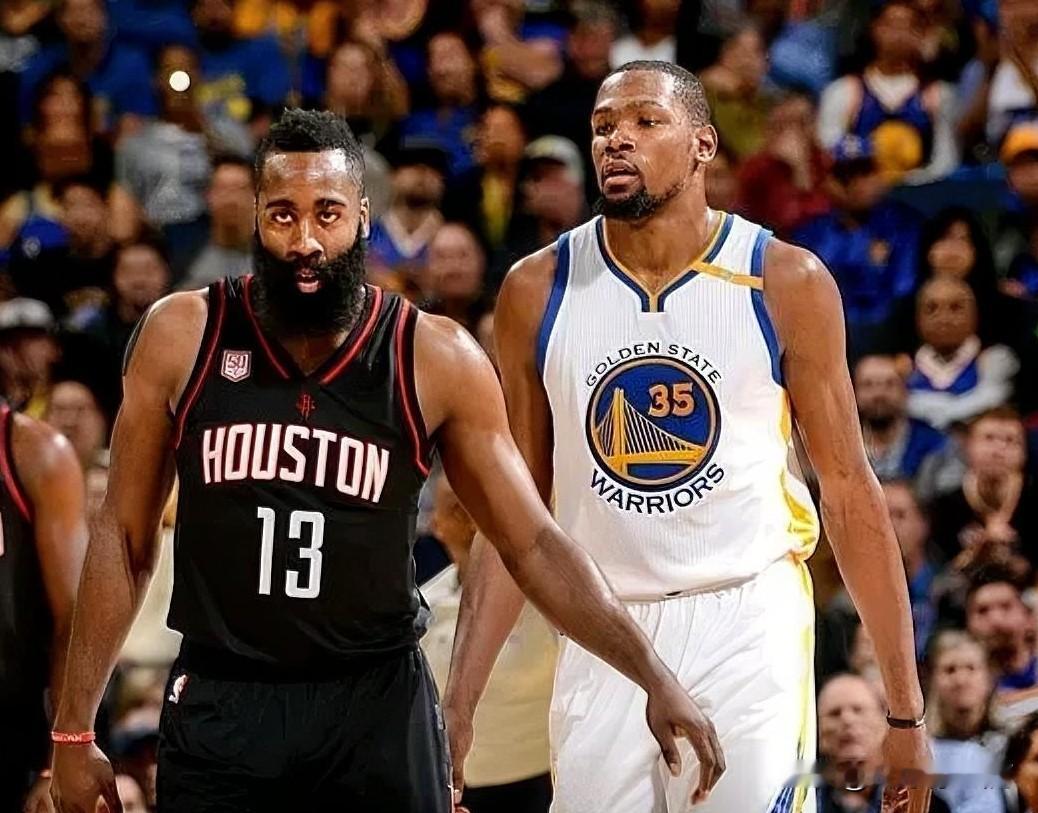 哈登和杜兰特谁的历史地位更高MVP:哈登1次，杜兰特1次；总冠军:哈登0次，杜兰特2次；FMVP:哈