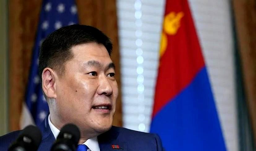 80后总理被00后儿子坑下了台。还记得口罩时期送中国三万只羊的蒙古总理么？没