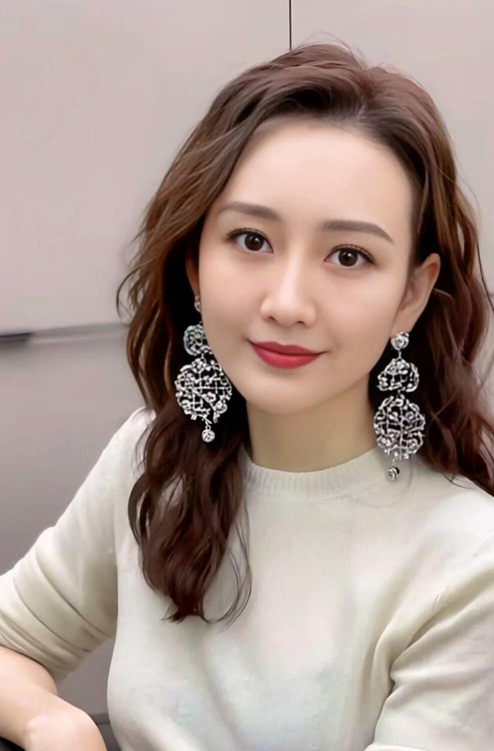 演员王鸥说：“我变成一个什么样的人，是我自己说了算的。”王鸥从小在原生家庭里