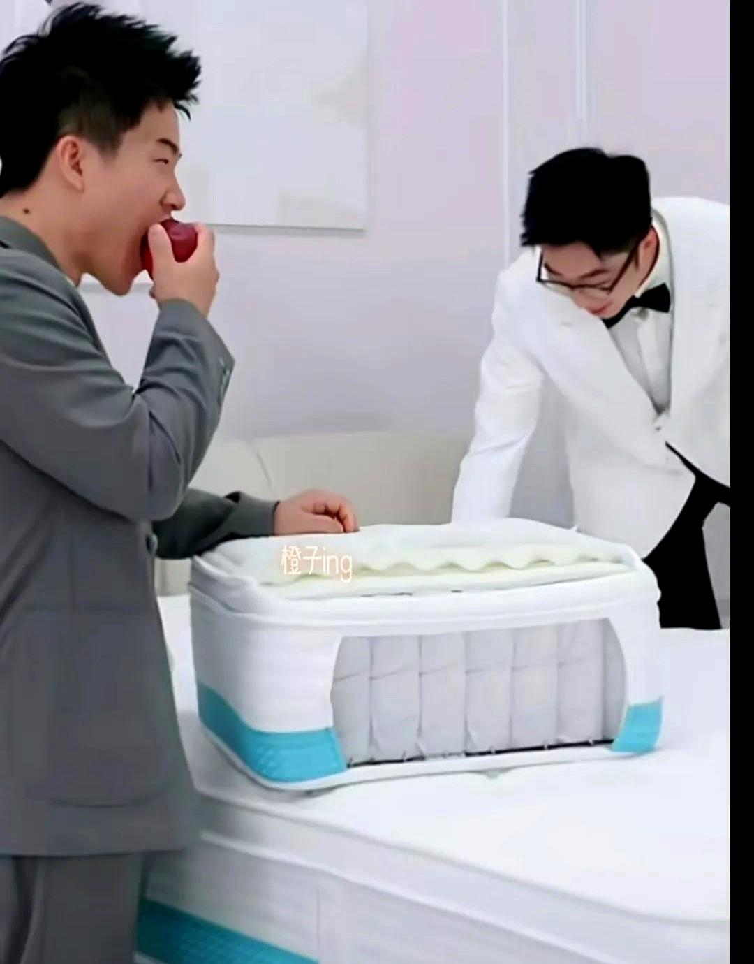 太心疼董宇辉了！昨晚董宇辉直播了5小时，中间连个厕所都没上，平时就偶尔会低血
