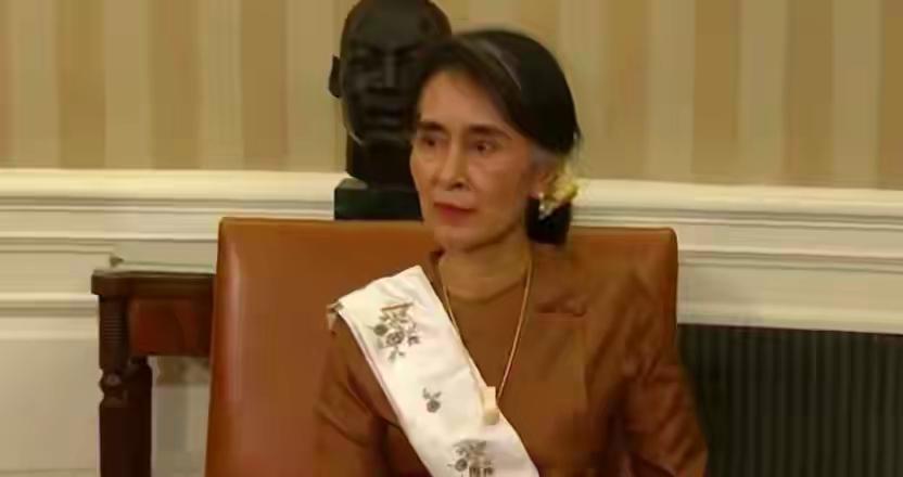 4月17日，也就是缅历新年第一天，缅甸总统敏昂莱发布命令，宣布特赦包括前总统温敏