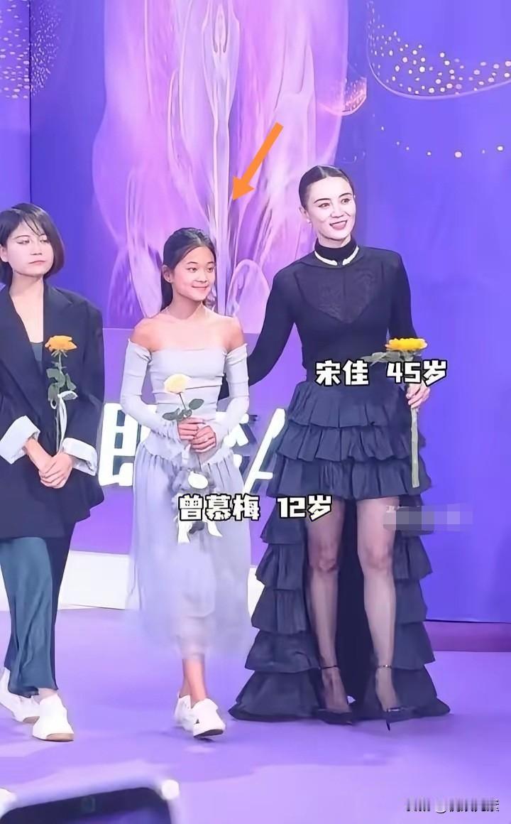 真是“靠山吃山，靠水吃水。”娱乐圈也是如此，又一星二代上线，大明星的女儿，1
