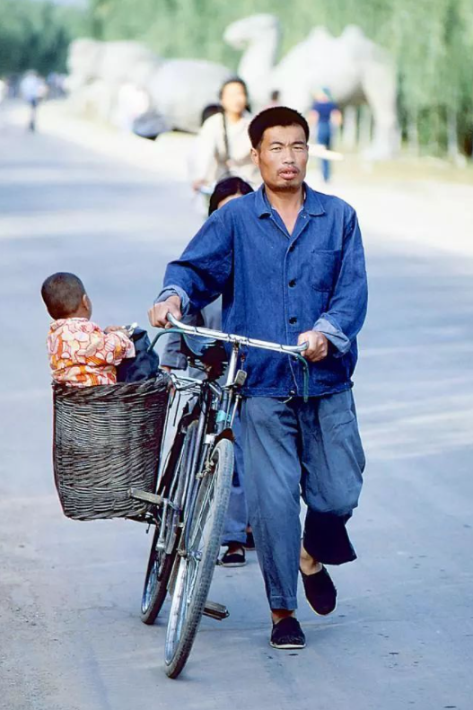 走，上班去！（1978年的老照片）