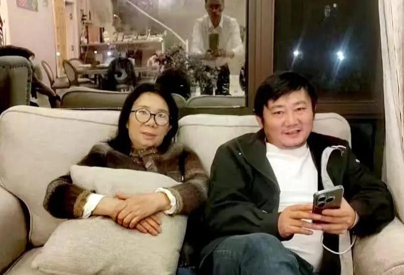 网友们对于张雪母亲何琼厦门大学毕业的身份有一些误解，她当年是通过参加非全日制方式