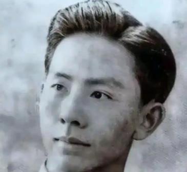 1948年，盛超群被捕。面对酷刑，他交出一份12人的名单。没过多久，特务找上门，