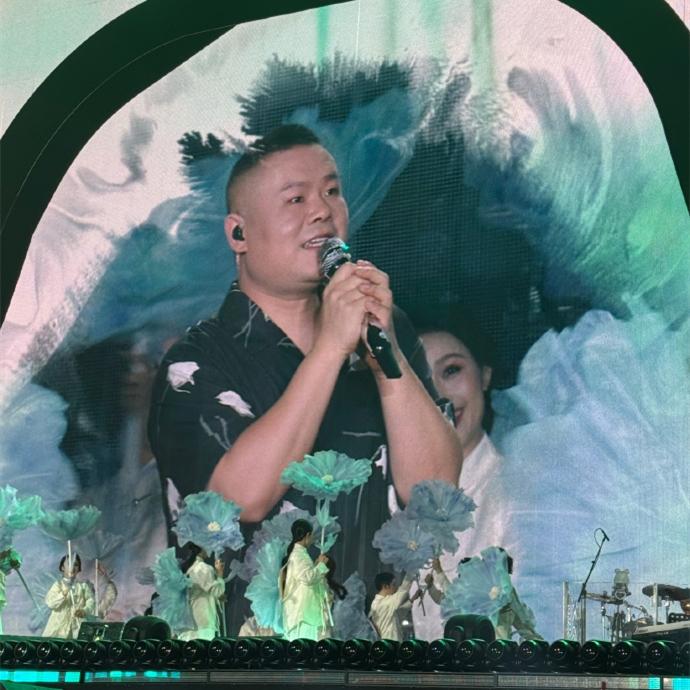 岳云鹏演唱会整场演出的歌都是买的，要交这么多版权费，岳云鹏忙活了两天，还挣钱吗？