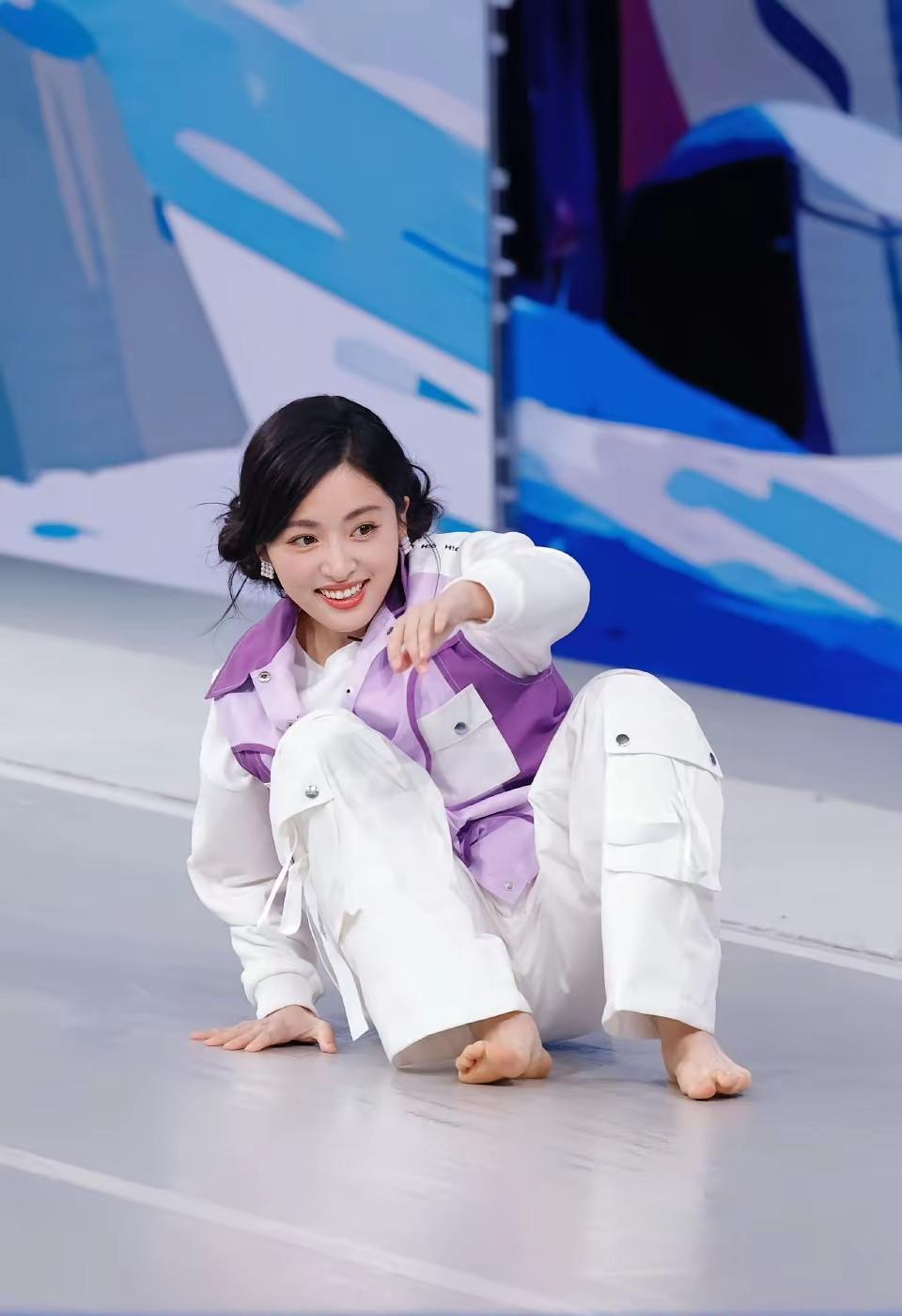 🥲大冬天的，hi6竟然让沈月[玫瑰]光jio做游戏——看来，🥭台的编导，