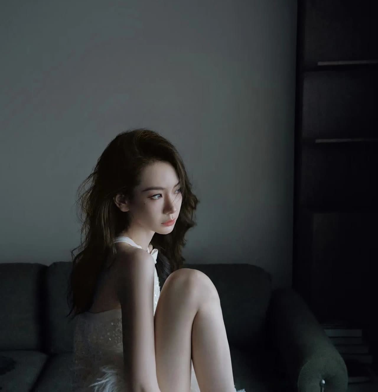 李承铉的事业可能不再会有第二春了！我给老公看了李承铉老婆戚薇的照片，我问他：