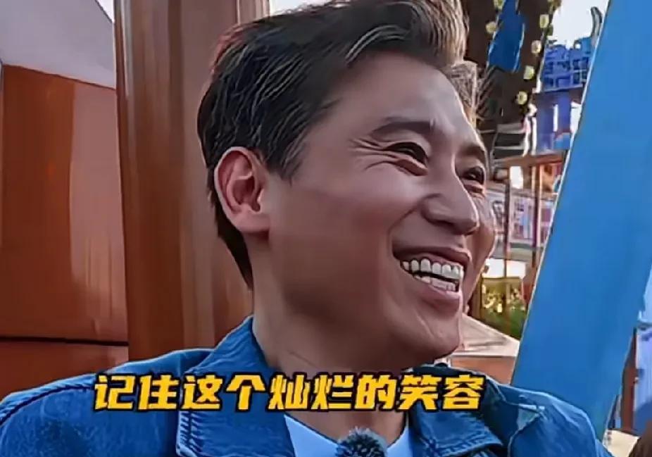 #李乃文#50岁正是闯的年纪。李乃文在五哈里玩海盗船，开始前范志毅还提醒他。
