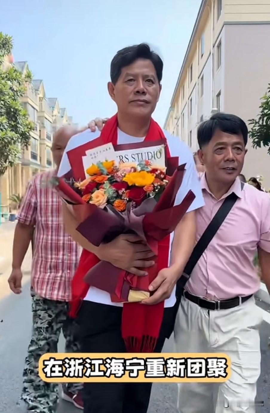 “山东大汉”具象化了！一对双胞胎分离近50年，近期相认，全网都看乐了！一样的基因