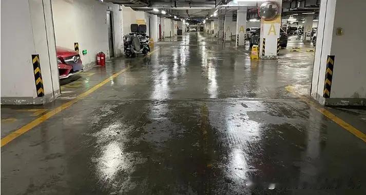 在武汉住了5年，今年这波湿热着实把我整破防了🌧️说实在的，在武汉待过的人，