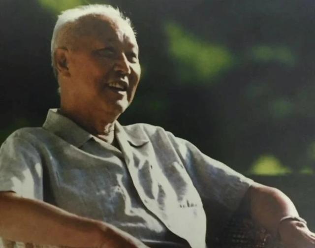 傅崇碧将军是入朝作战的20多个军长里，最年轻的，当时只有34岁。他是我军里面的儒