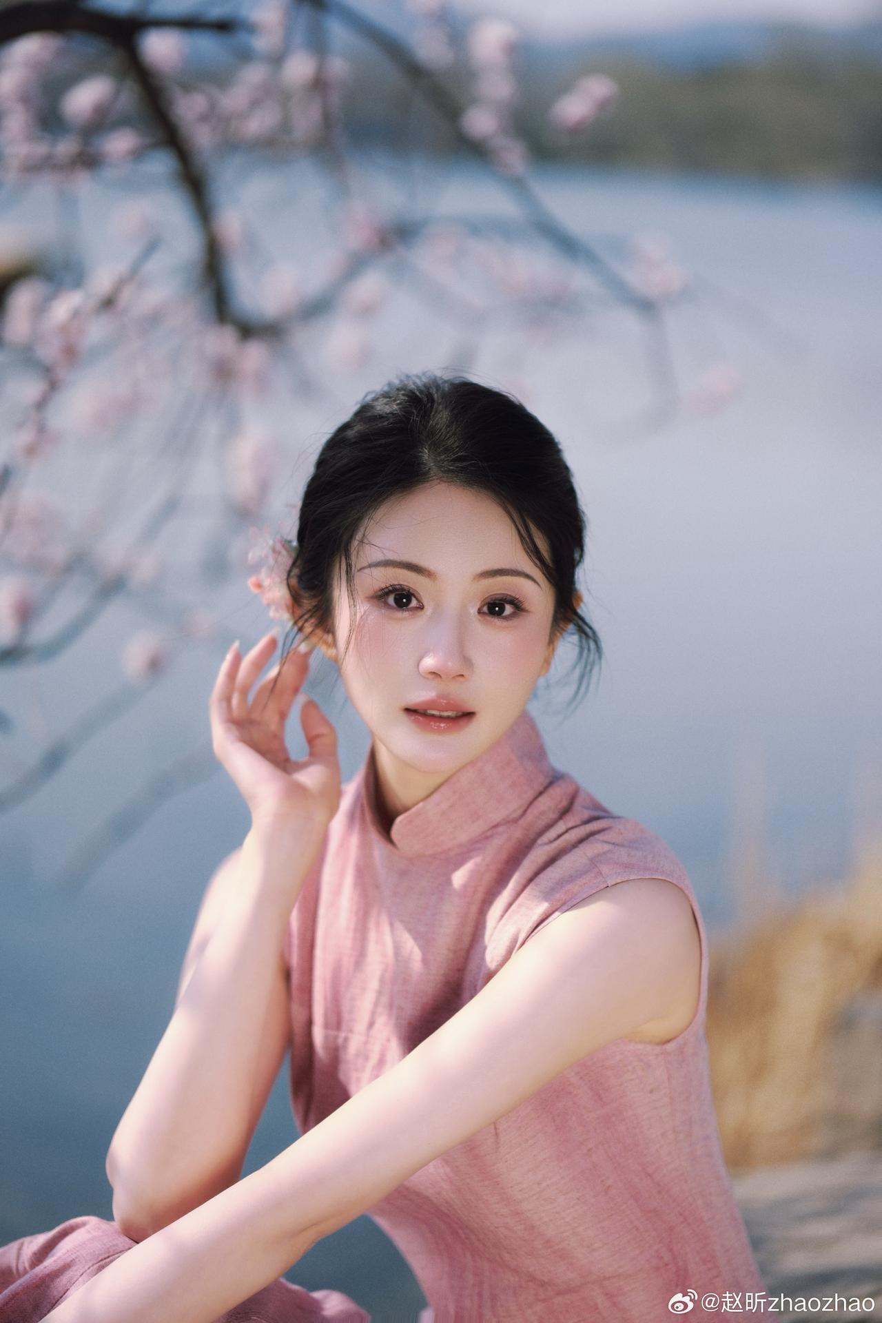 赵昕旗袍写真，温婉优雅的东方佳人！