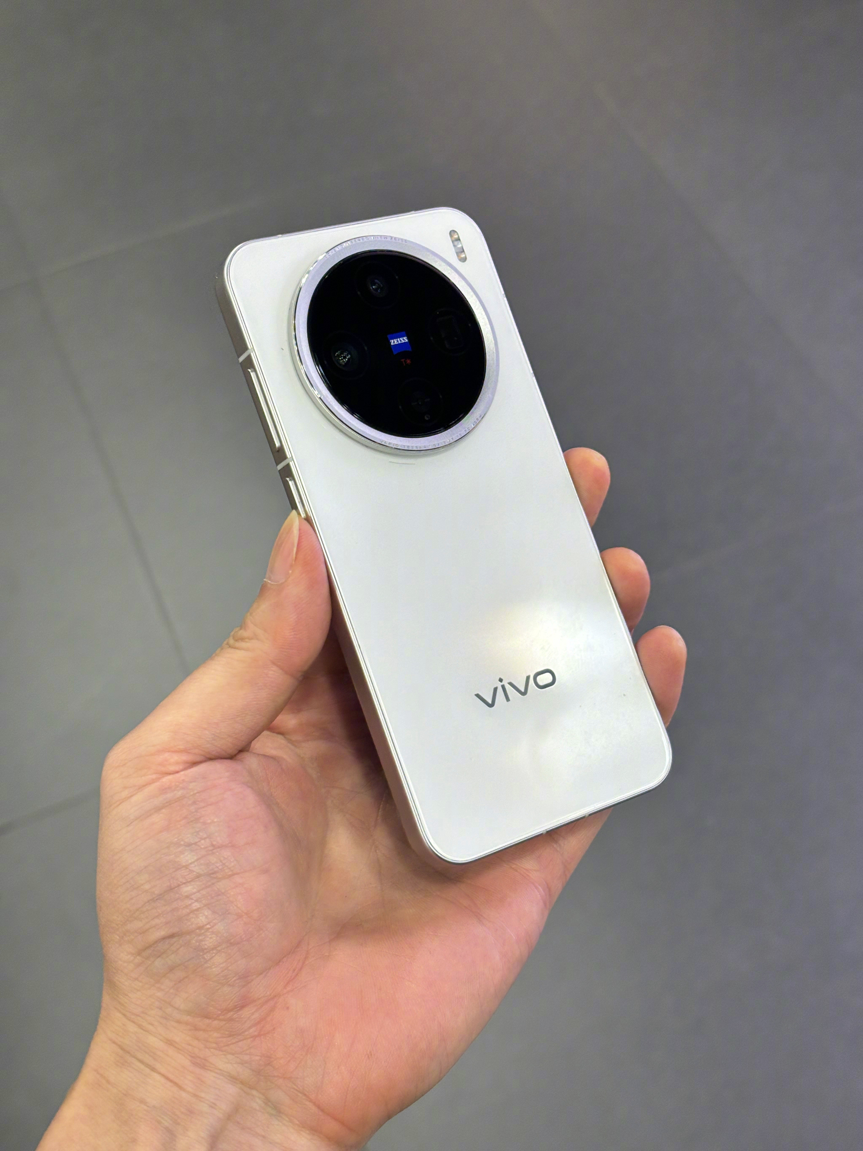 回头再看vivoX200Promini，放到现在依旧很精致👍vivo首款小屏Pro机型，核心思路太