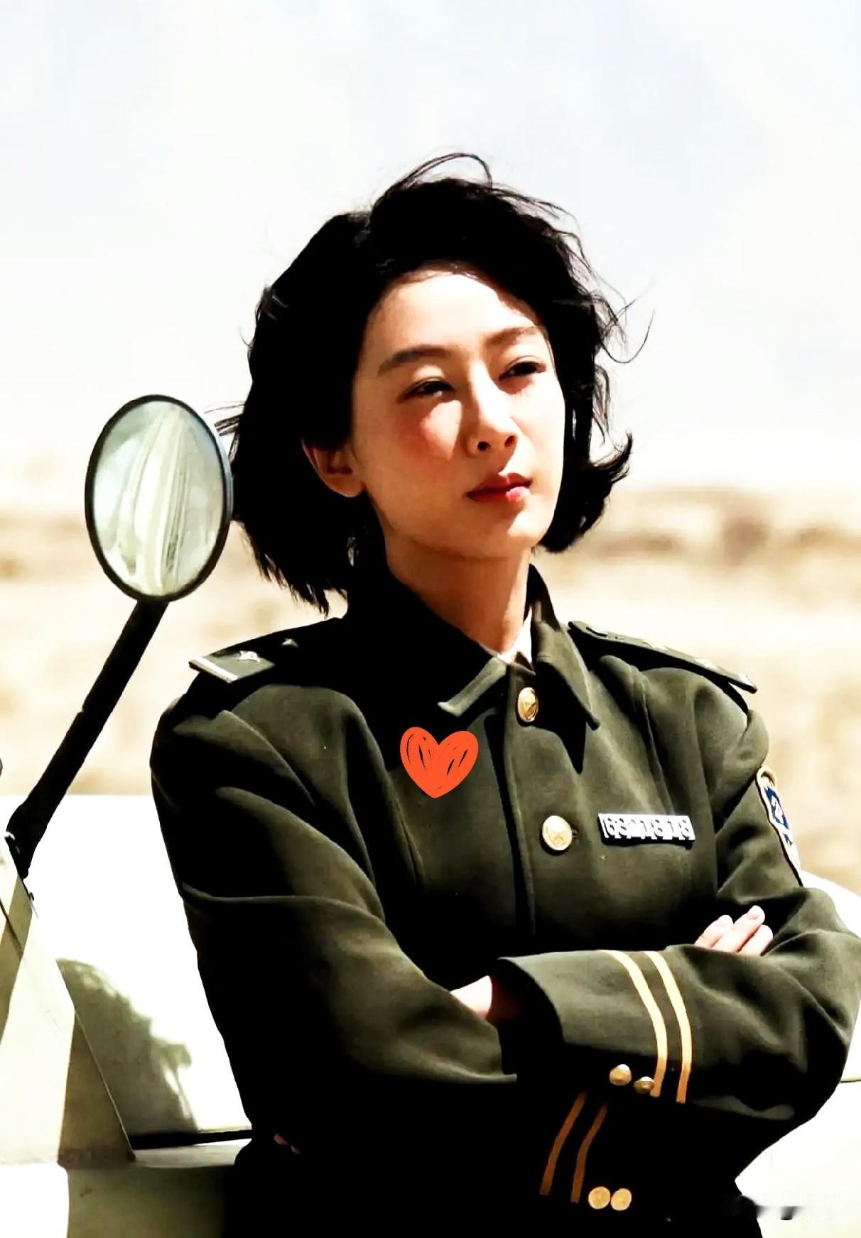 别吹杨紫了，她只是把自己“毁”了。每天800大卡，硬生生刮掉15斤肉。一张脸