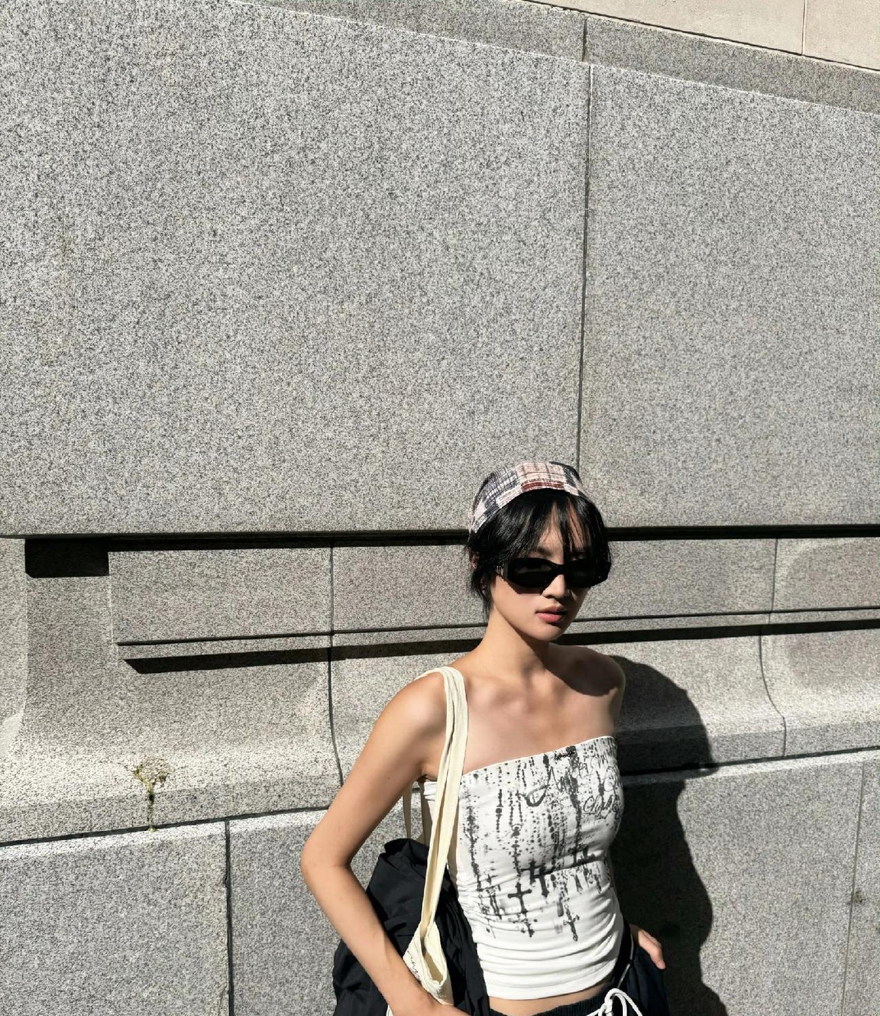 任正非先生的小女儿姚安娜，这身材和气质都超赞，人家现在用的可是华为手机啊！