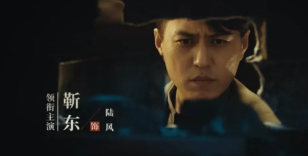 2014年，在拍摄《伪装者》时，刘敏涛突然遭到了靳东”啪“的一个耳光，手掌印都清