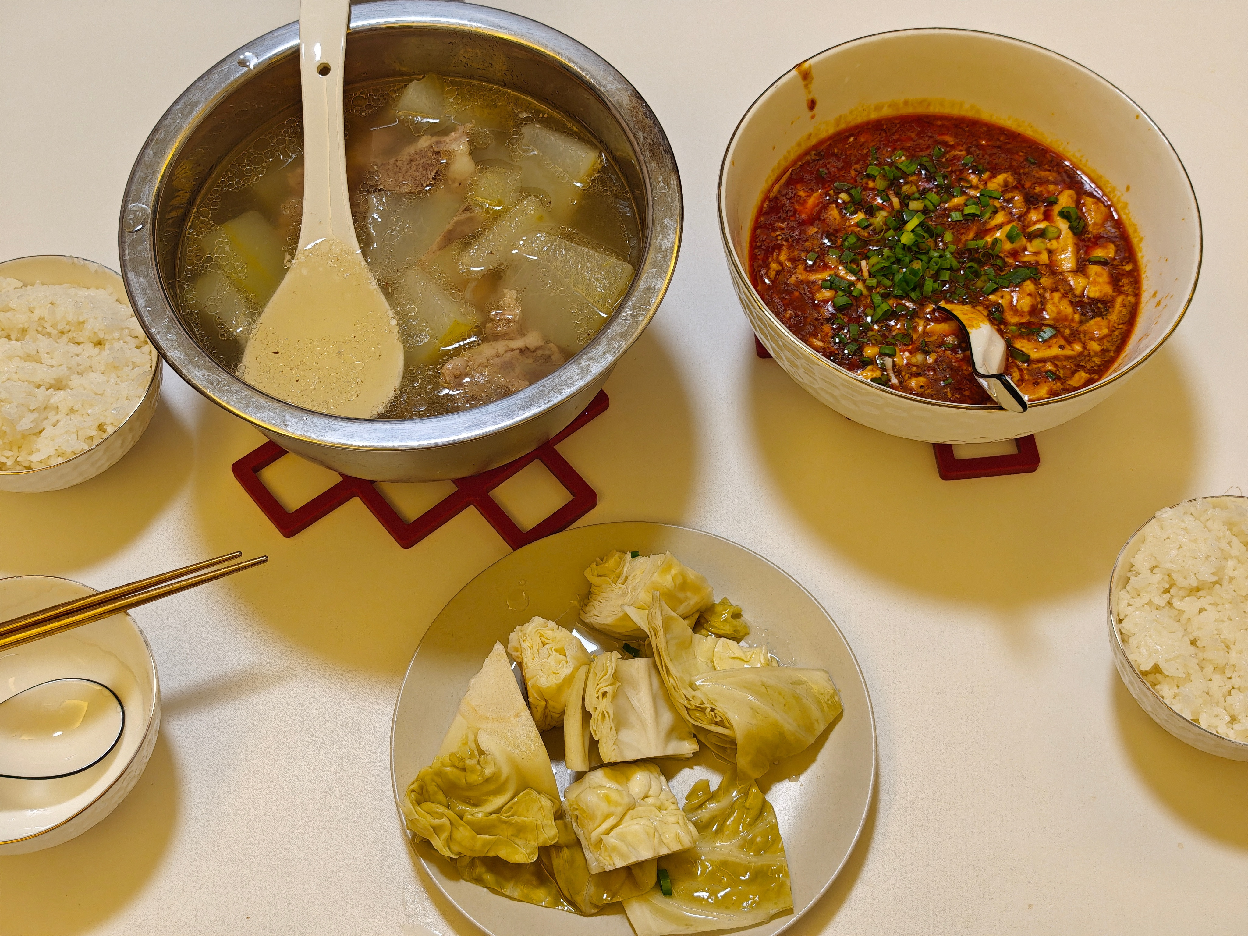 年轻人不爱做饭的原因我是个例外，感觉待厨房做饭好解压