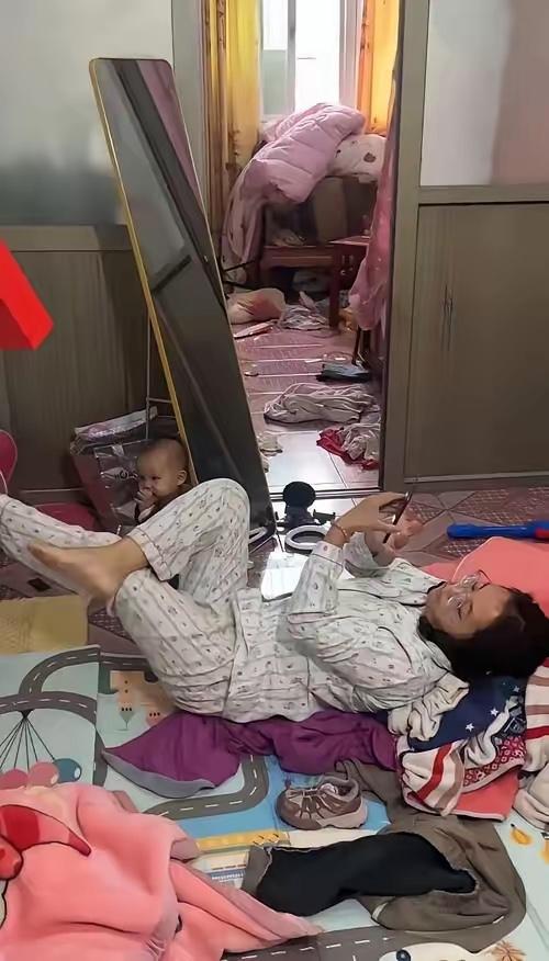 男人年薪八十万，妻子常年在家没工作，一场普通的夫妻争吵过后，妻子赌气提出离婚，他