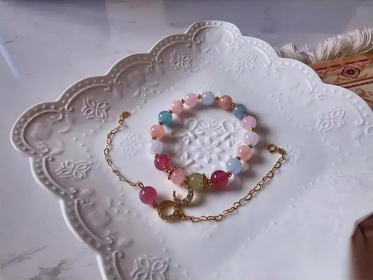 手镯嵌肉里险截肢?看她戴十年的教训!33岁龚女士戴婆婆送的银手镯十年,从