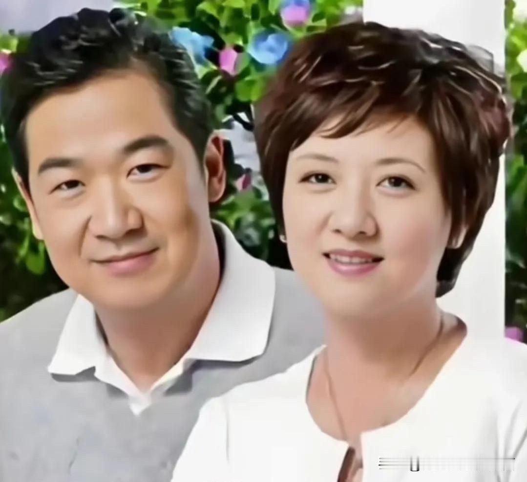 明星夫妻里，看了大半天，我觉得最有夫妻相的一对是邓婕和张国立夫妻俩，结婚这么多年