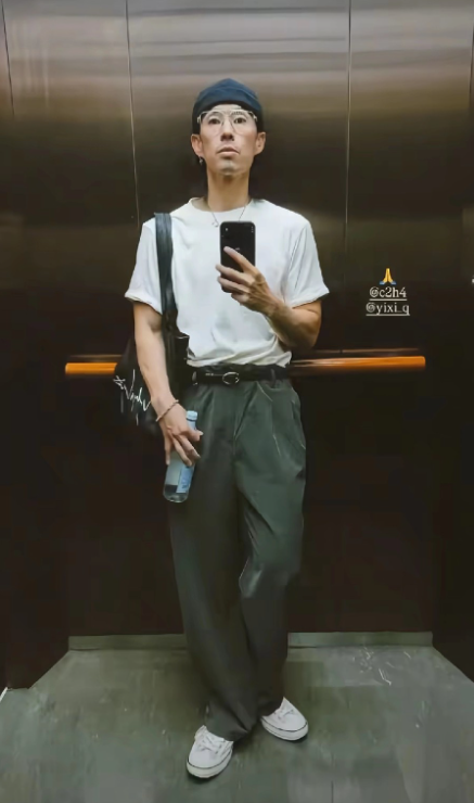 47岁吴建豪暴瘦40斤1米8，100斤尖嘴猴腮像老头老20岁肌肉男变麻杆吴建豪在