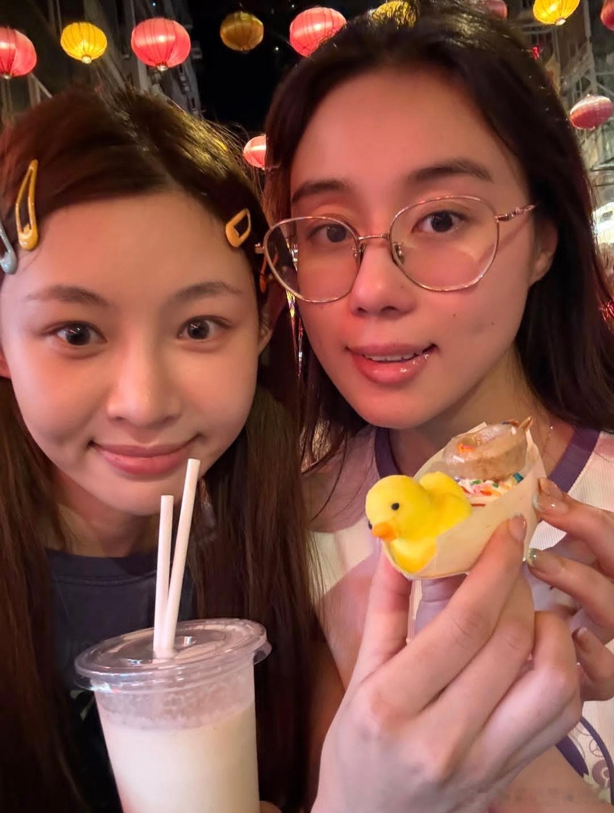 痞幼与赌王女儿何超欣合照痞幼何超欣合照痞幼与赌王女儿何超欣合照​​​