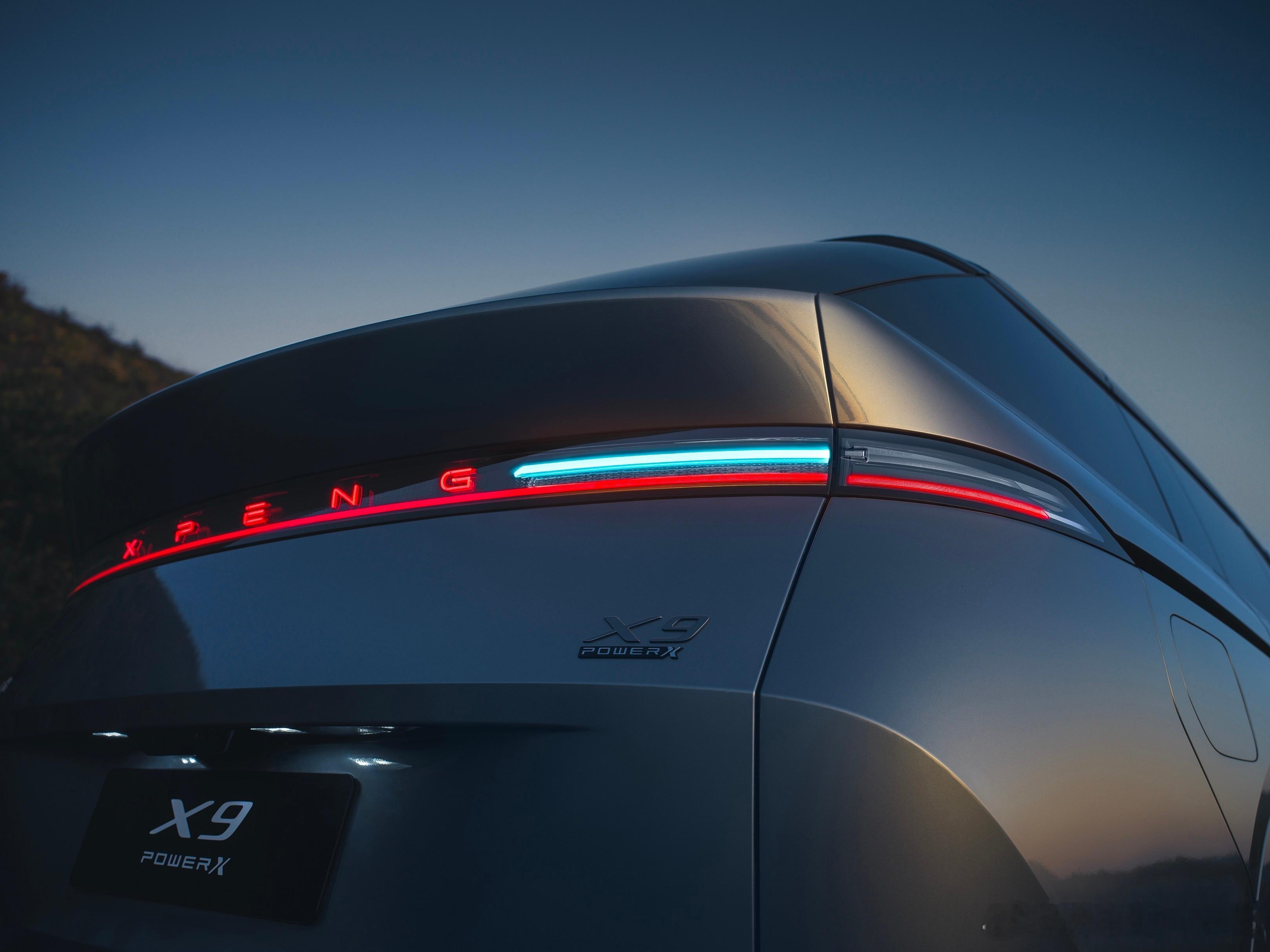 看了看小鹏X9超级增程的工程布置，既“紧张”又“可怕”。他们在后桥做了一个9合1