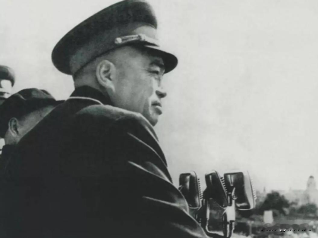 1940年，关家垴战斗刚结束，彭德怀不顾多人求情，枪毙了一老红军连长，因为他轻敌