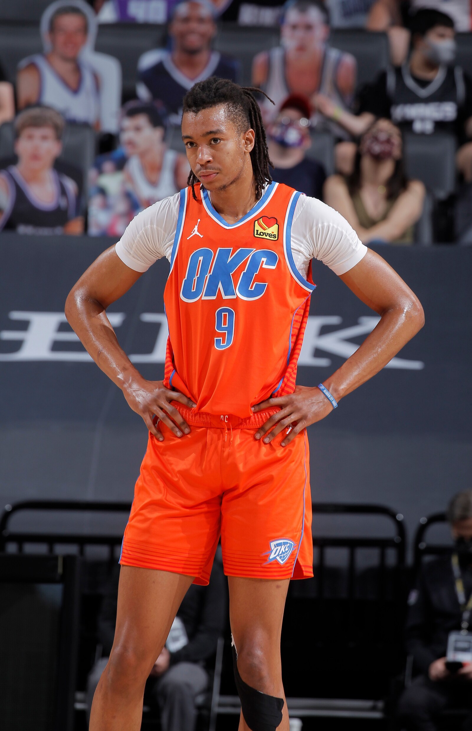 看来有必要聊聊摩西·布朗了？据探长了解，摩西·布朗的美方经纪团队，确实很早就收到