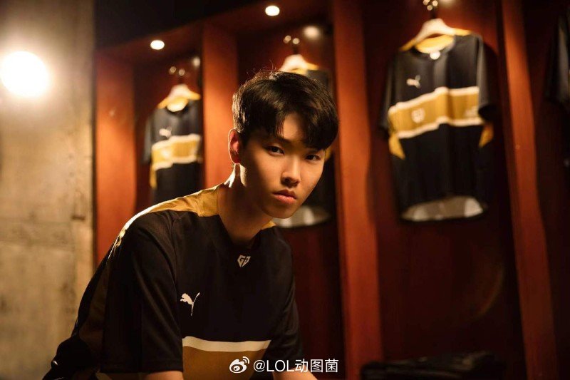 两面超？在双数年世界赛淘汰Chovy的队伍都夺冠单数年则下一场被淘汰近日，发现