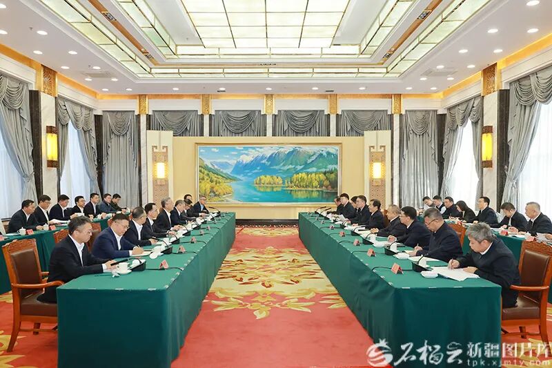 陈小江艾尔肯·吐尼亚孜会见华润集团董事长王祥明总经理王崔军