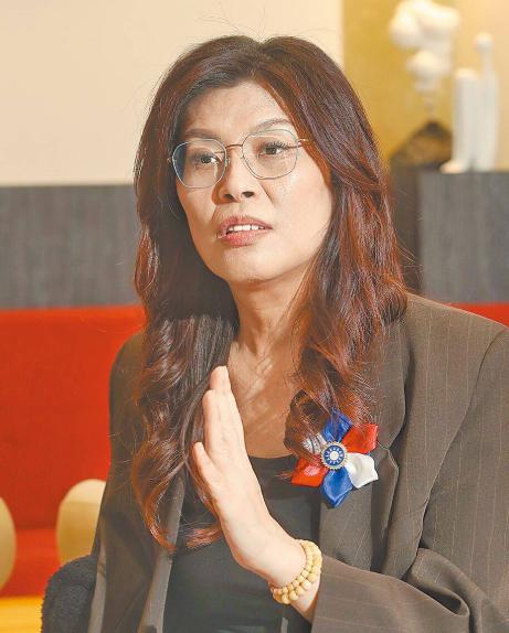 不玩虚的！郑丽文这招够狠！明明就是台湾政客，手里握着话语权，结果一开