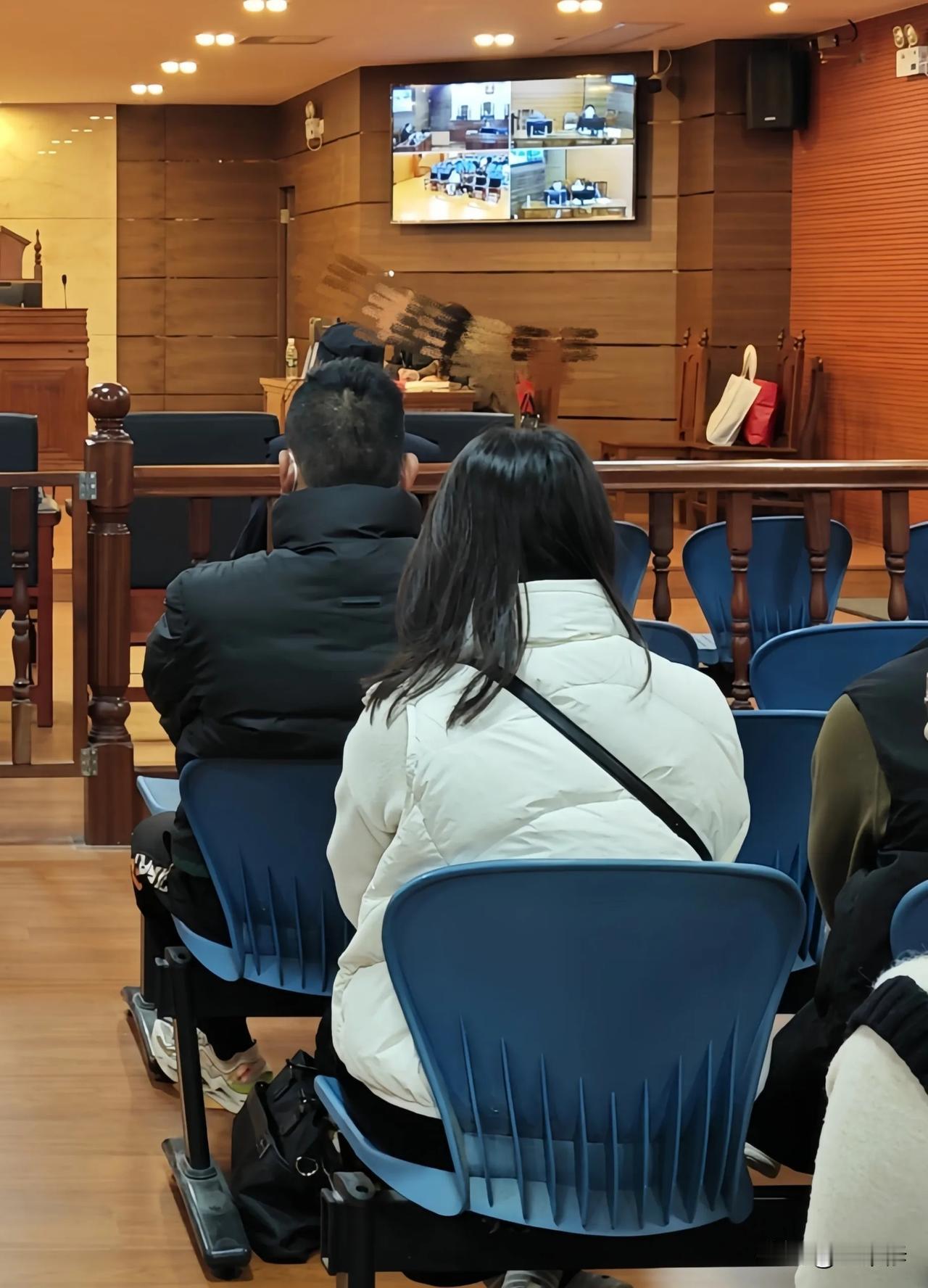 有人说当下富豪私生子泛滥，只说对了一半，权贵甚至普通人，私生子现象也非个例。