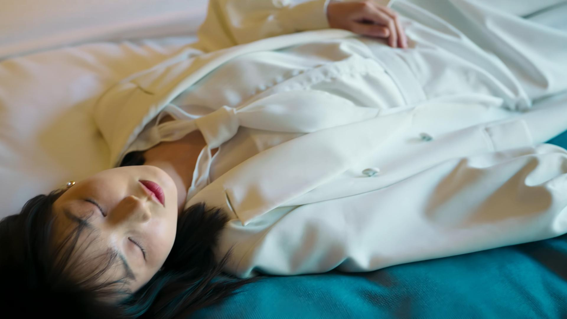 震撼！女大学生被贪官收为礼物竟怀上孩子