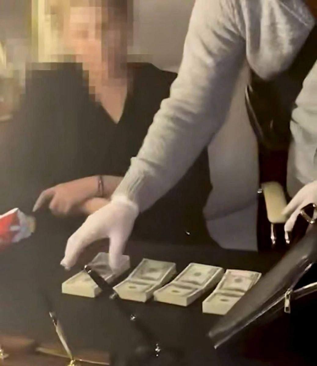 ​乌克兰总统泽连斯基的地位已经是岌岌可危，这时候为了清除主要的对手，正在紧锣密鼓