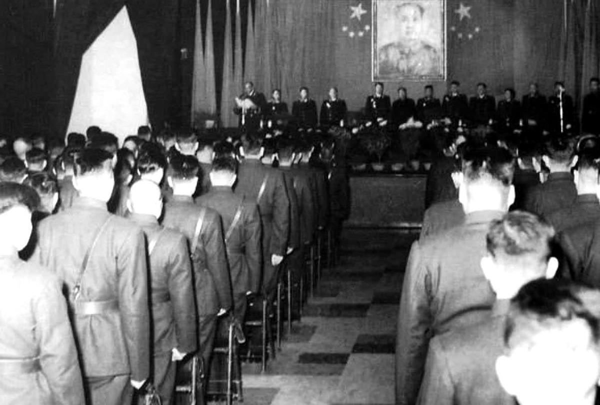 1957年，广州军区参谋长（开国中将）进京开会，见到了北京军区参谋长（开国少将）