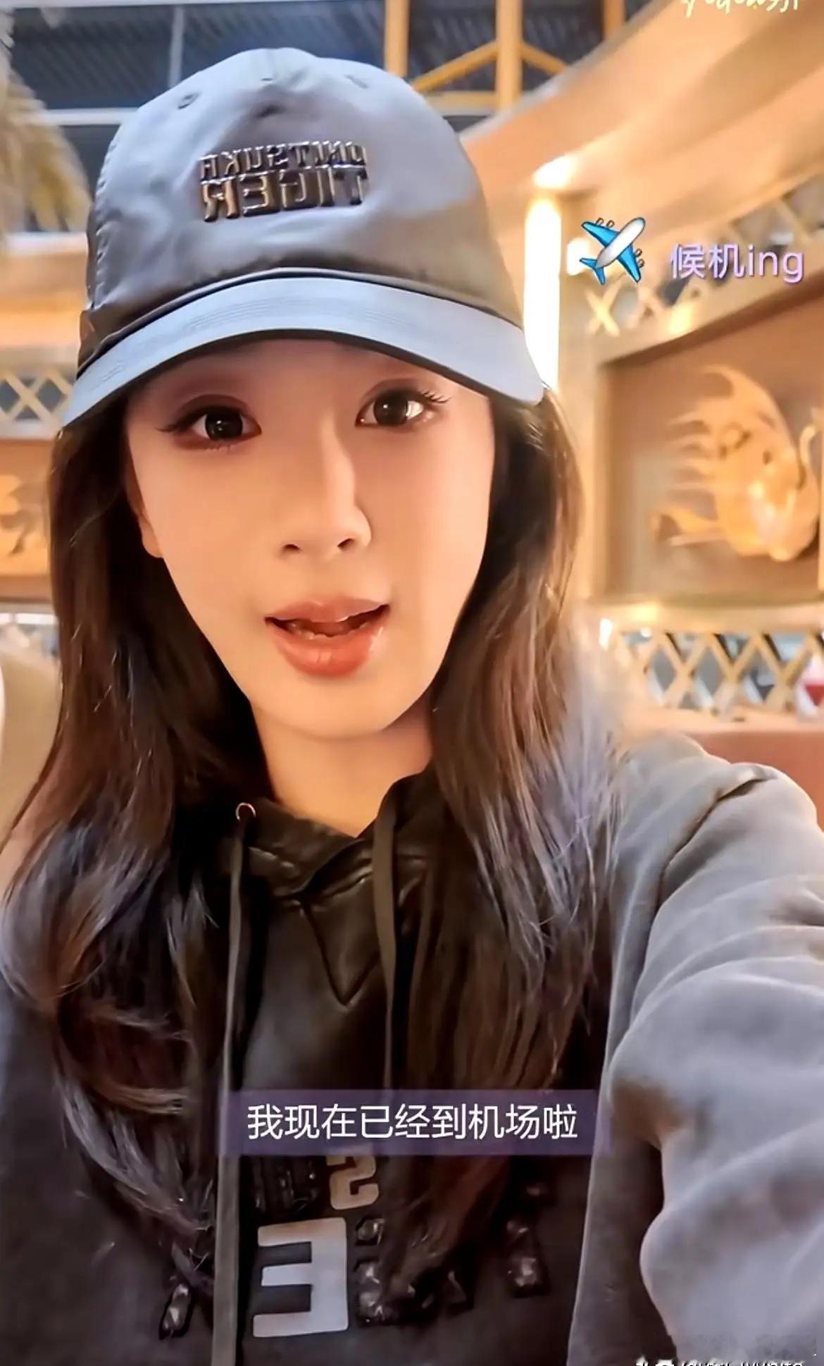 整整一个月，杨紫在微博没上过一个热搜。10月3日她发了米兰工作vlog，落地拍外