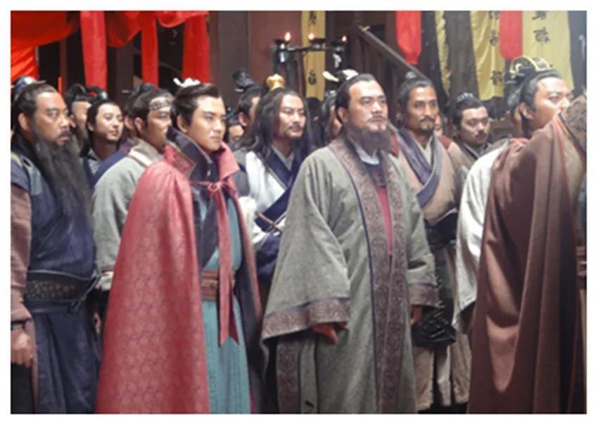 新三国里，神人辈出，各展风采。于和伟版刘备堪称“享乐自毁”双修，享乐时埋头猛吃，