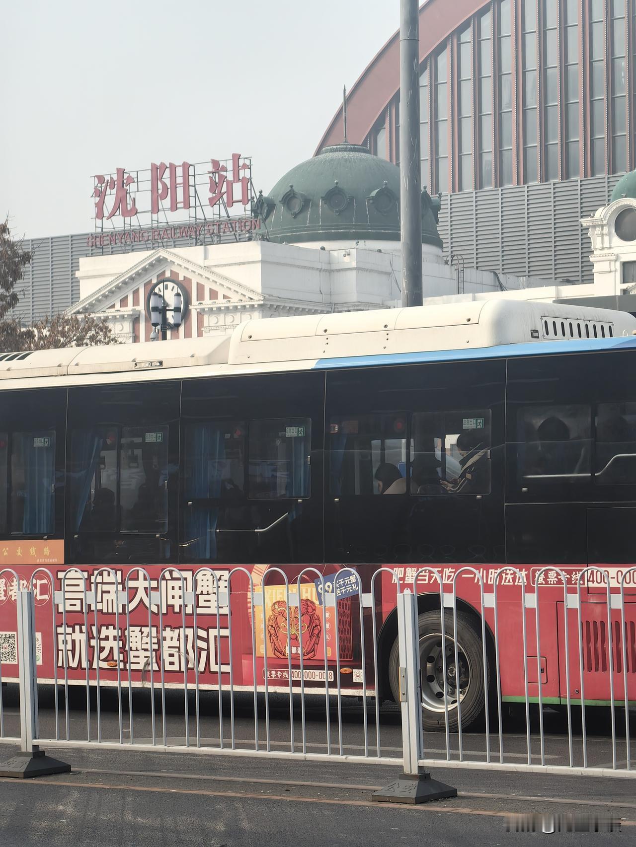 80年代，沈阳“倒骑驴”满街都是。所谓“倒骑驴”，就是车在前面，人在后边蹬的三轮