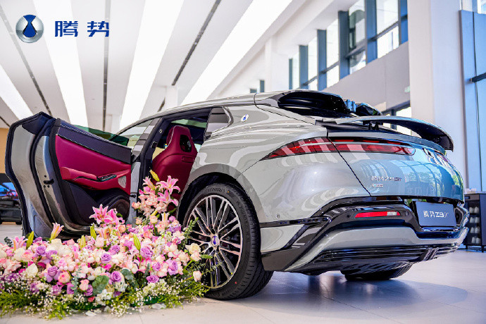 全新腾势Z9GT上市一周后，迎来首台交付！全新腾势Z9GT闪充旗舰型，是全球首台