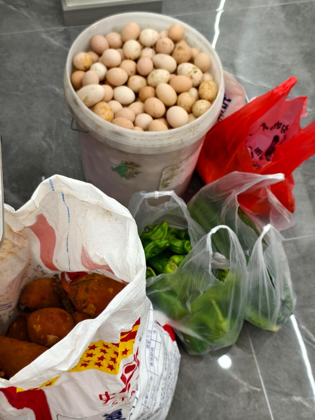 农村父母的爱，已经拿不出手了吗？昨天收到一个老家来的快递，刚开始我还有点懵，