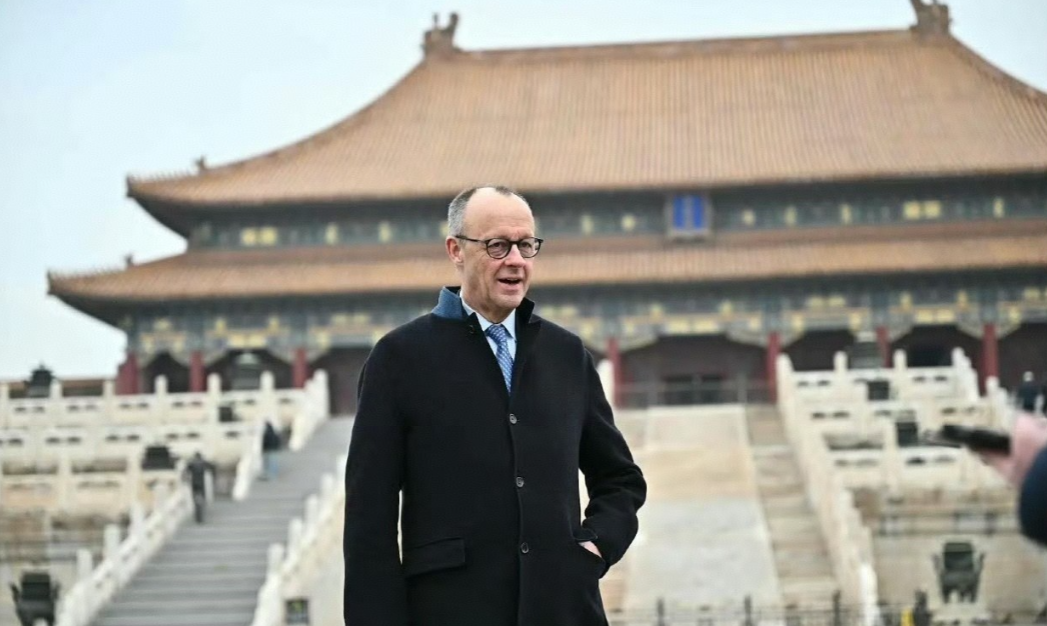 德国总理率领奔驰、宝马、大众三大高管对我们访问，一共30多个企业高管。有人说高兴