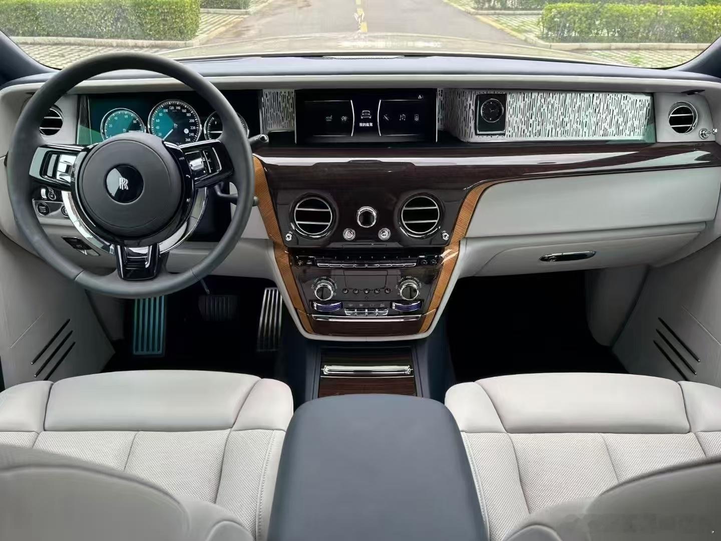 劳斯莱斯幻影加长版4座、原厂双色…大满配2万公里＋车主传递，寻伯乐、让爱车